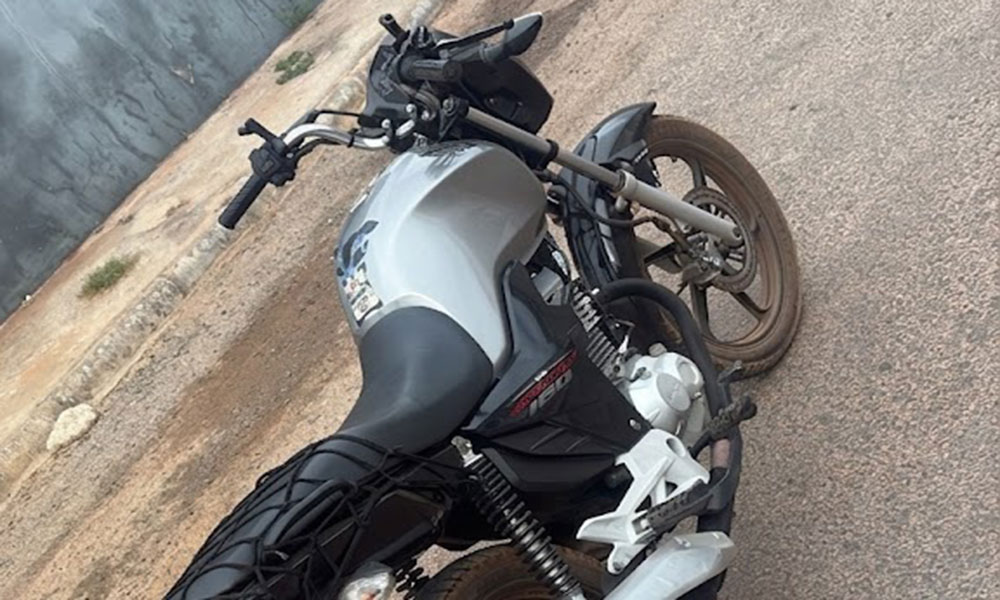 PM recupera motocicleta furtada e conduz suspeito à delegacia em Ibipitanga