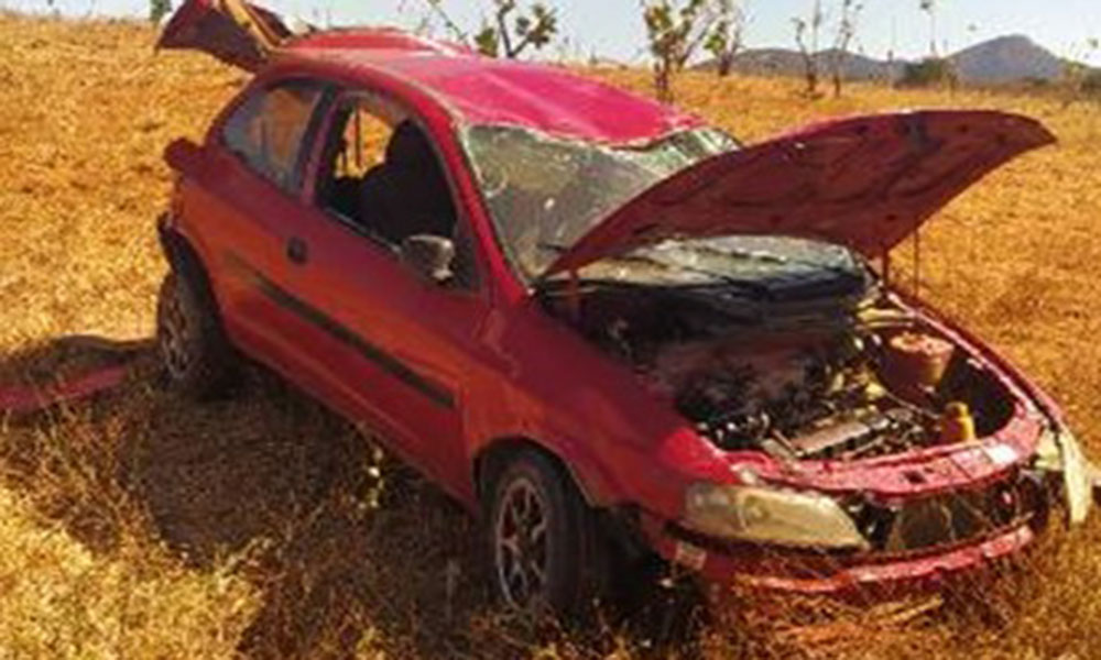 Capotamento deixa dois homens feridos na BA-612 em Candiba