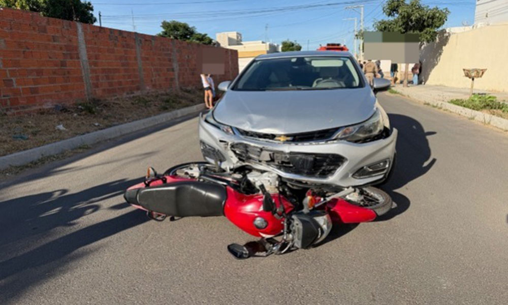 Motociclista fica ferida após colisão entre moto e carro em Guanambi