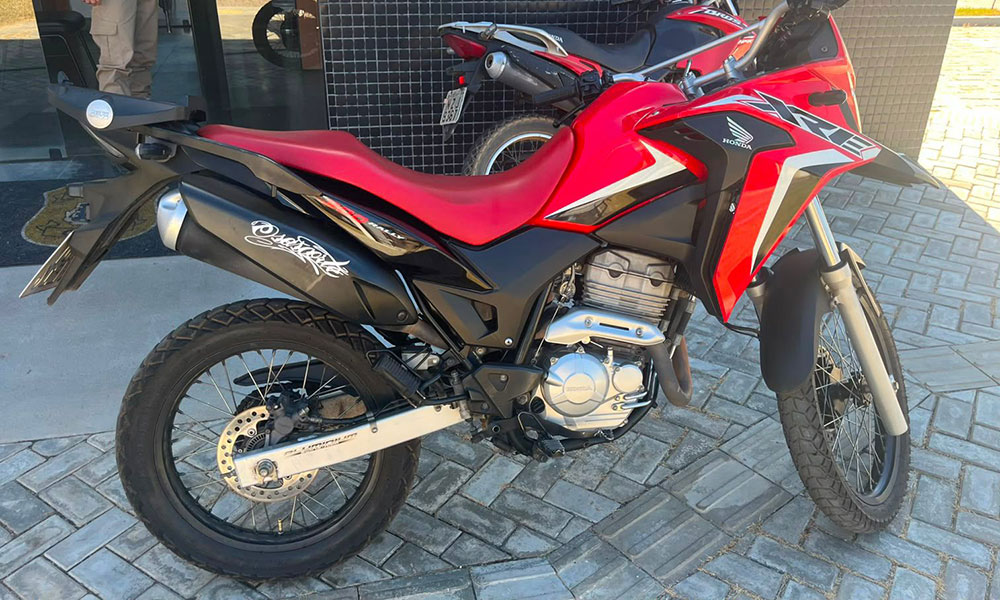Polícia Militar apreende motocicleta com restrição de roubo e conduz suspeito à delegacia em Igaporã