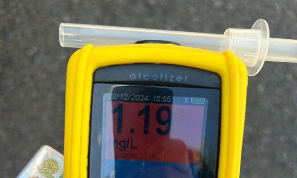 PRF flagra motorista embriagado realizando ultrapassagem proibida na BR-242, em Lajedinho
