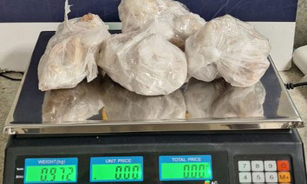 Jovem de 18 anos é presa ao ser flagrada com maconha e crack na BR-116, em Vitória da Conquista