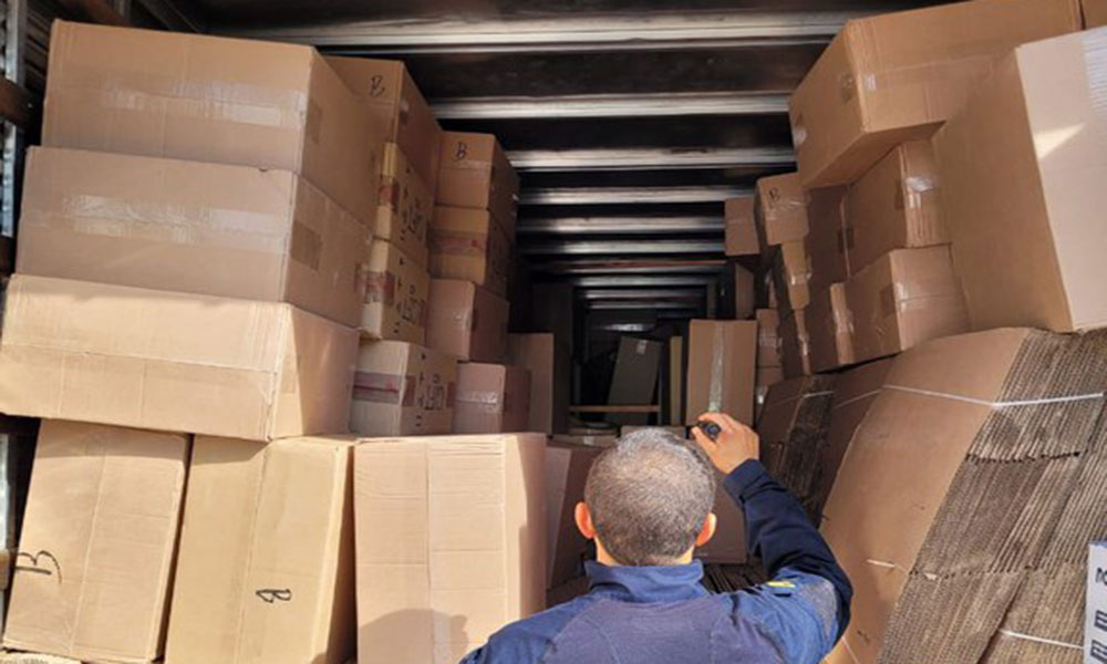 PRF apreende na BR-122, em Urandi, cerca de 750 mil maços de cigarros contrabandeados