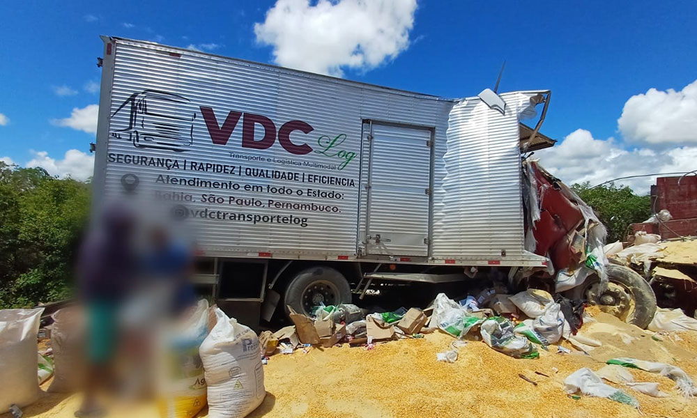 PRE confirma três mortes em batida com dois caminhões na BA-152, em Macaúbas