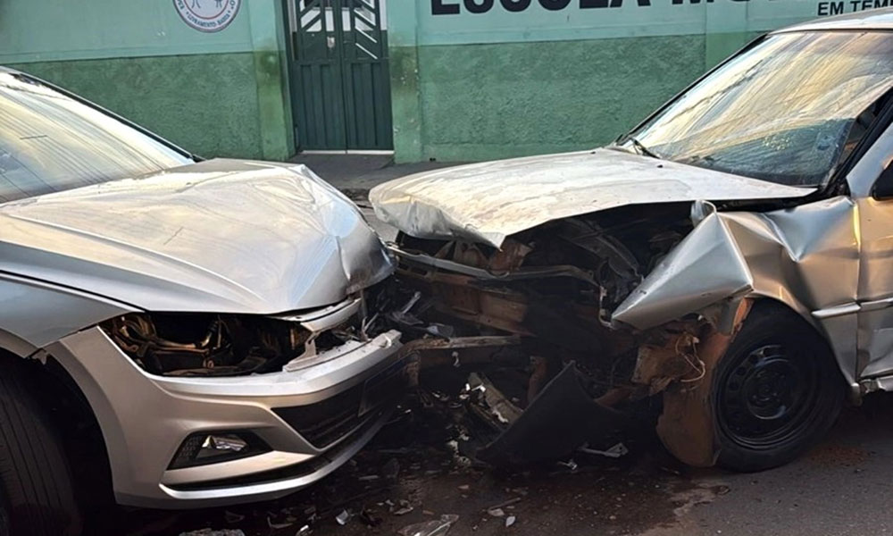 Acidente com dois veículos deixa uma pessoa ferida em Livramento de Nossa Senhora