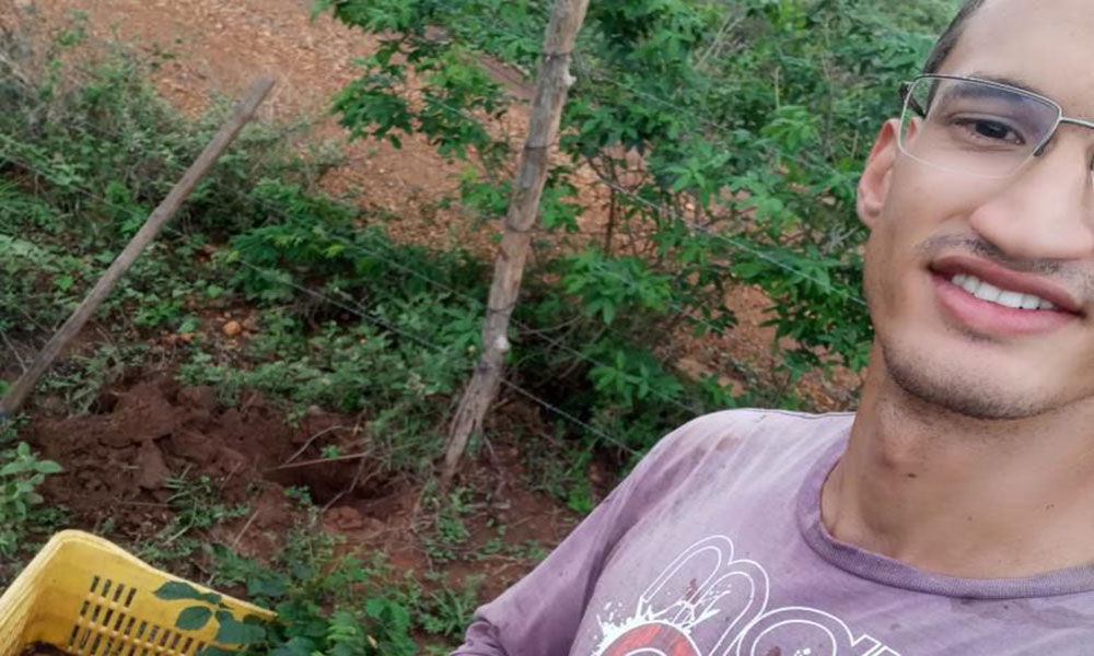 Jovem natural de Rio de Contas plantou 40 árvores na fazenda da família em 2020 e atualmente estuda na França