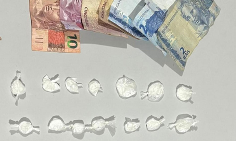 Mototaxista é preso com cocaína escondida no capacete durante patrulhamento em Livramento de Nossa Senhora