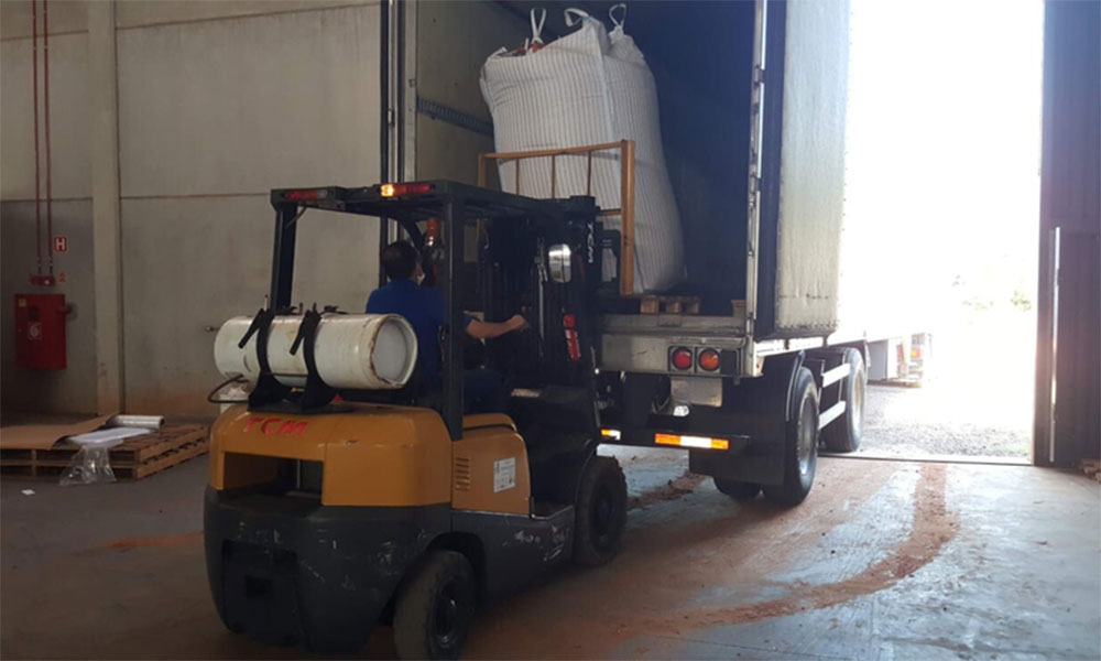 Ministério da agricultura apreende carga paraguaia de amendoim orgânico com potencial cancerígeno
