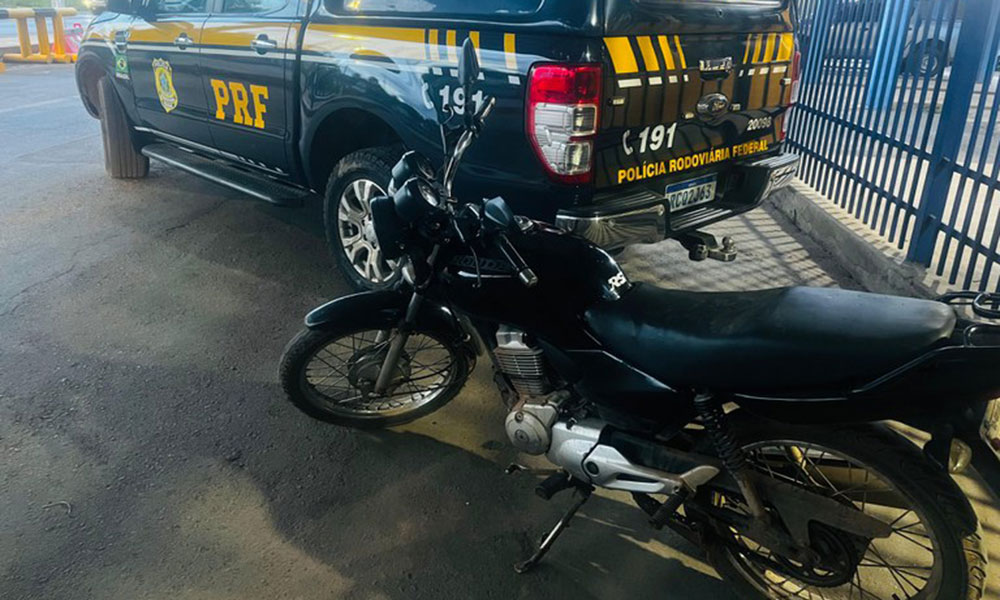 PRF recupera motocicleta furtada e com sinais de adulteração na BR-242, em Barreiras