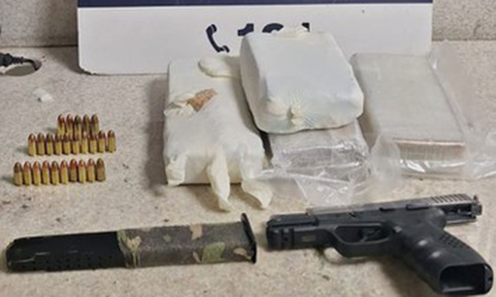 PRF flagra passageiro de ônibus com pistola e mais de 3 kg de crack na BR-116 em Vitória da Conquista