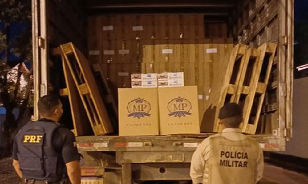 PRF e PM interceptam 750 mil maços de cigarros contrabandeados que tinham como destino Livramento de Nossa Senhora