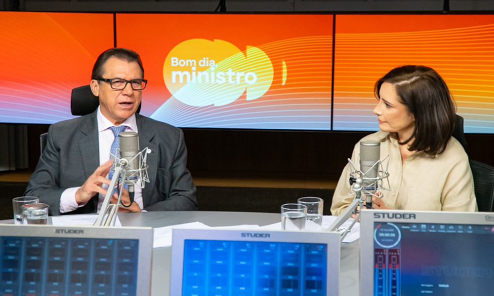 Ministro cobra apoio popular para debater redução da jornada de trabalho