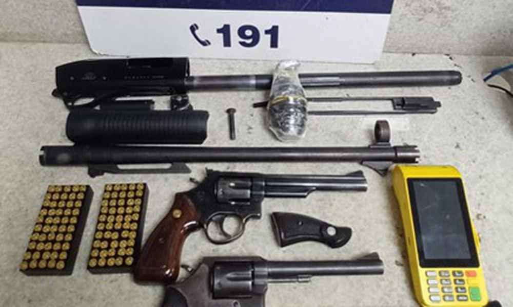 Dupla é detida pela PRF com armas de fogo, granada e munições na BR-116 em Vitória da Conquista