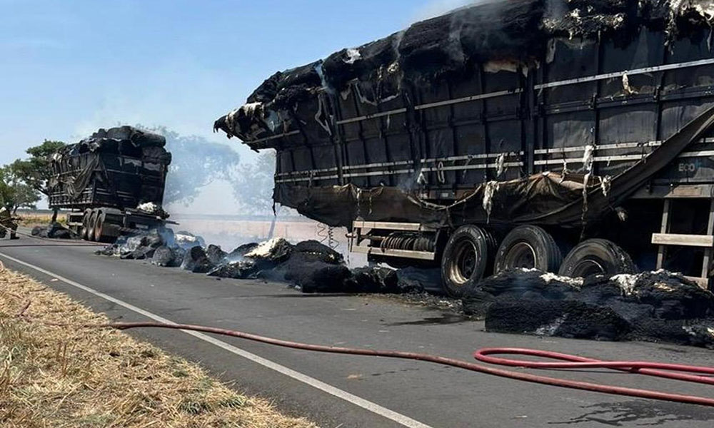 Bombeiros controlam incêndio em carreta carregada com algodão na BA-459, em Luís Eduardo Magalhães