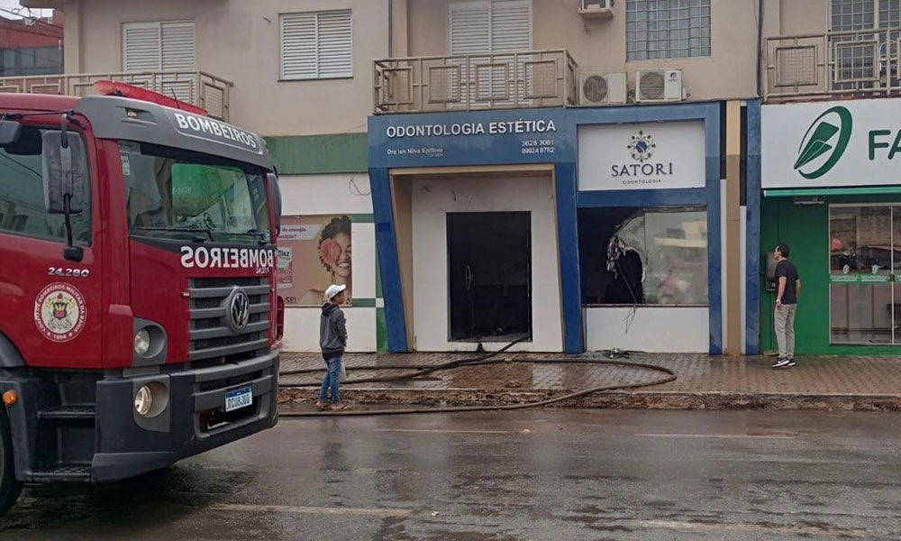 Bombeiros debelam incêndio em clínica odontológica no centro de Luís Eduardo Magalhães
