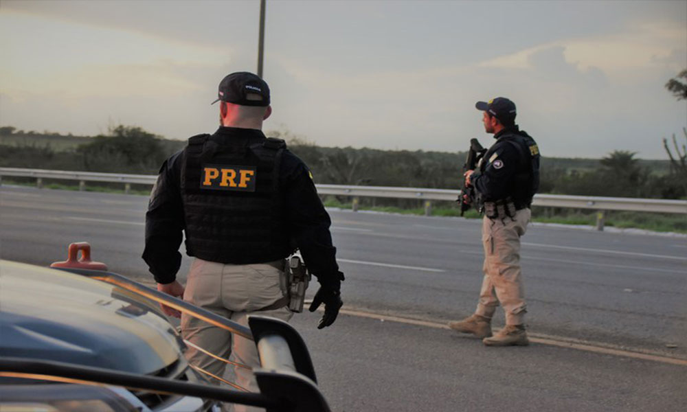 PRF registra aumento significativo nas apreensões de armas, maconha e cigarros em 2024 na Bahia