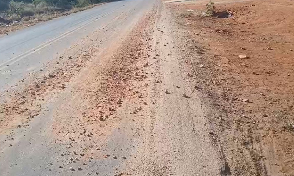 Morador denuncia derramamento de cascalhos na BA-148 em Livramento de Nossa Senhora