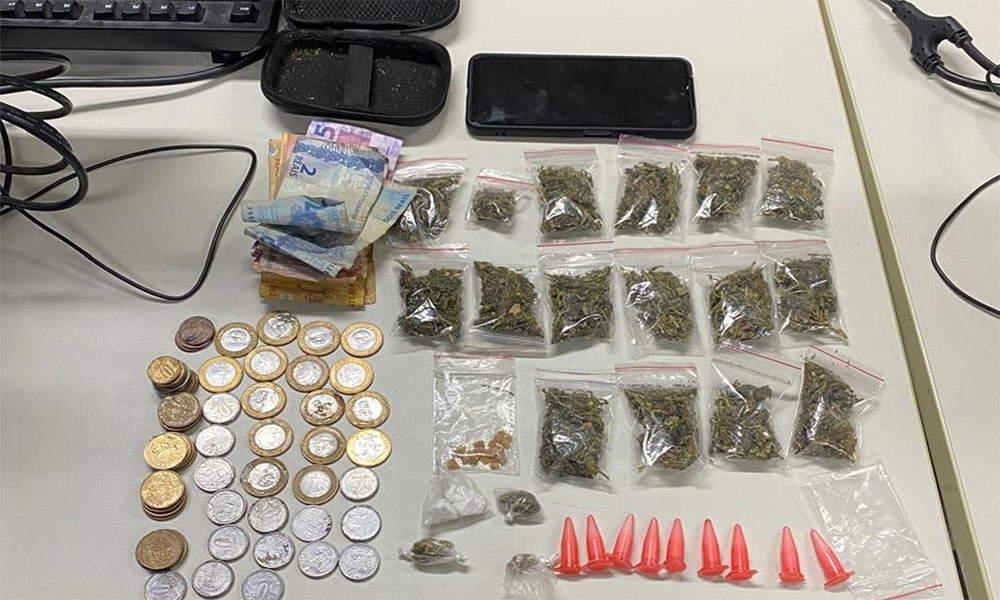 Suspeito de tráfico é preso pela PM em Feira de Santana