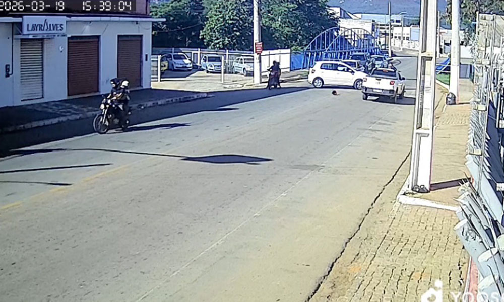 Motocicleta e carro colidem em Livramento de Nossa Senhora