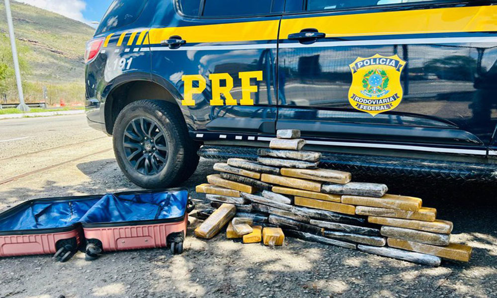 PRF apreende 33 kg de maconha em ônibus interestadual na BR-116, em Jequié