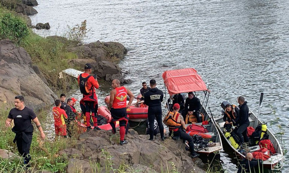 Mais duas vítimas do desabamento de ponte são localizadas por mergulhadores da Marinha e do Corpo de Bombeiros