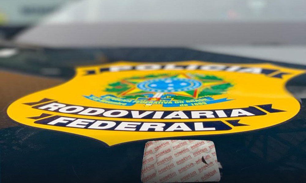 Caminhoneiro é flagrado com comprimidos de rebite e desrespeitando a Lei do descanso durante abordagem em Vitória da Conquista