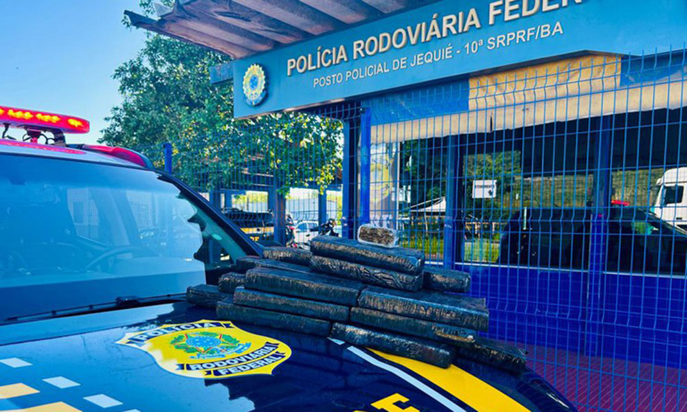 PRF apreende 19 kg de maconha em fiscalização a ônibus em Jequié