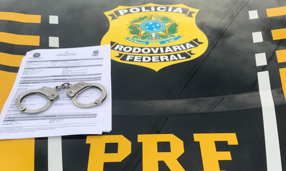 Homem com mandado por homicídio é preso em ônibus interestadual na BR-242, em Seabra