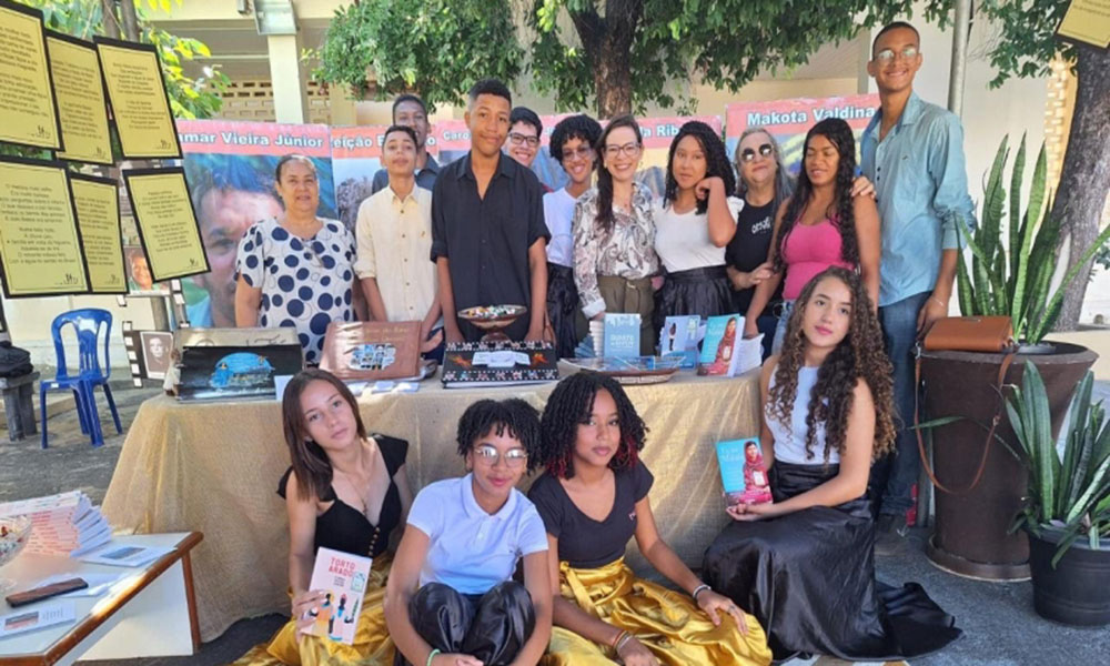 Mais de 2 mil estudantes da rede estadual participam de Feira Literária de Bom Jesus da Lapa