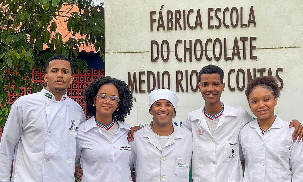 Estudantes usam mel para desenvolver produtos de higiene e cuidado pessoal em Serra do Ramalho