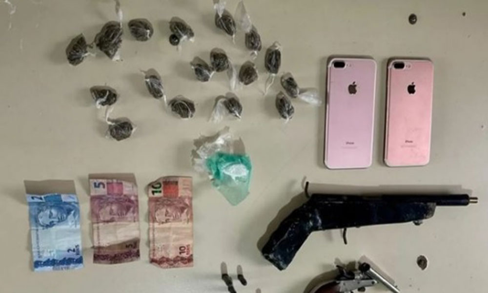 Polícia apreende drogas e arma de fogo durante abordagem à dois menores em Guanambi
