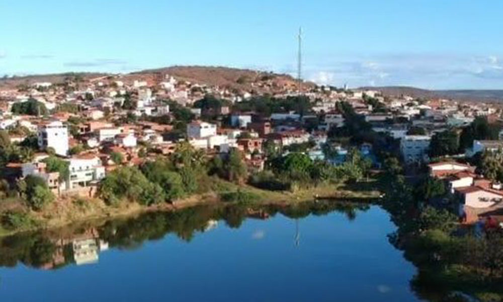 Homem é encontrado morto com marcas de tiros em Ibiassucê