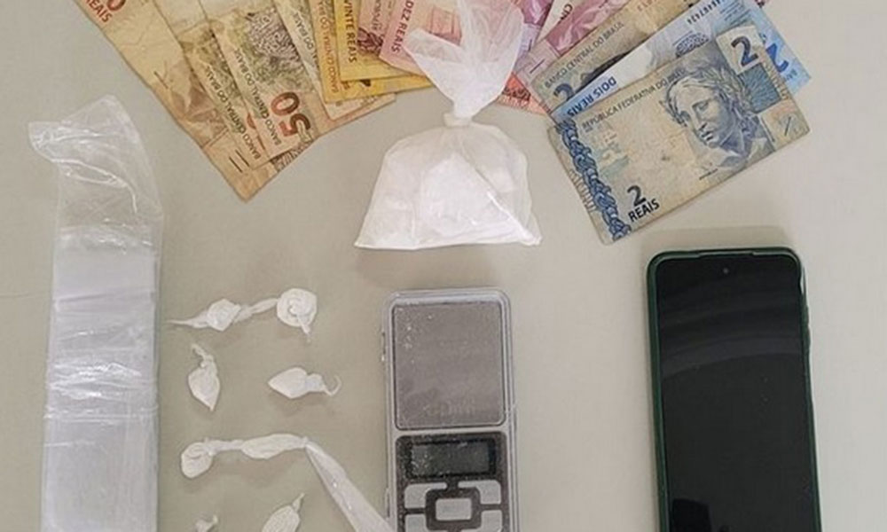 Suspeito de tráfico é detido com drogas em Jaguaquara