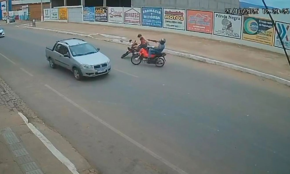Motociclistas ficam feridos após colisão em Livramento