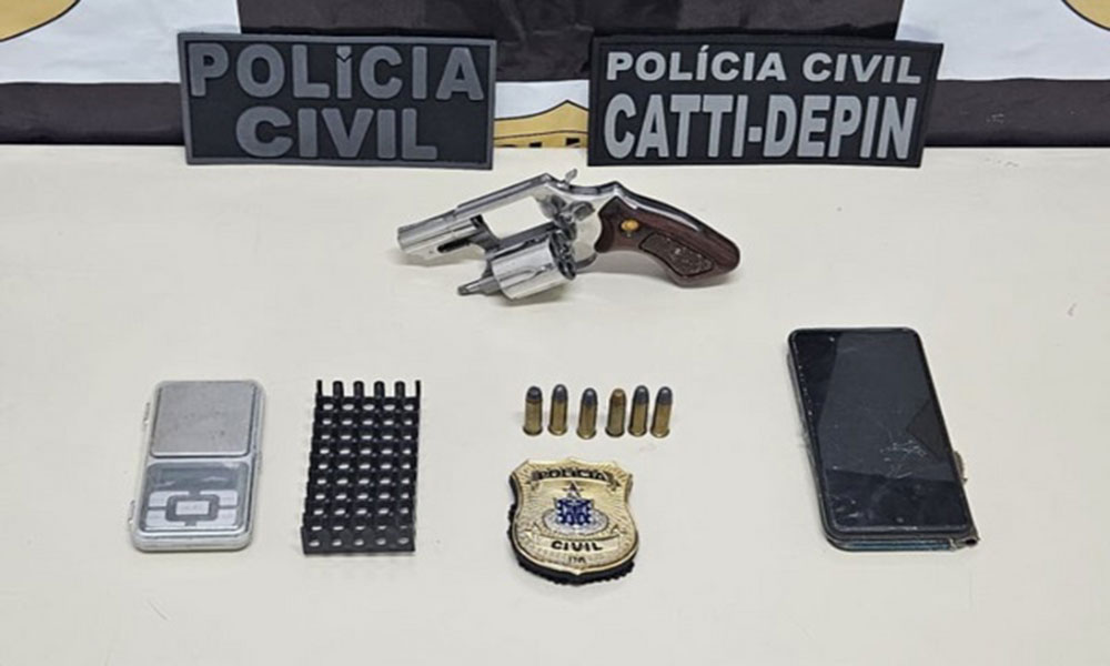 Integrante de grupo criminoso é flagrado com arma e munições em Jequié