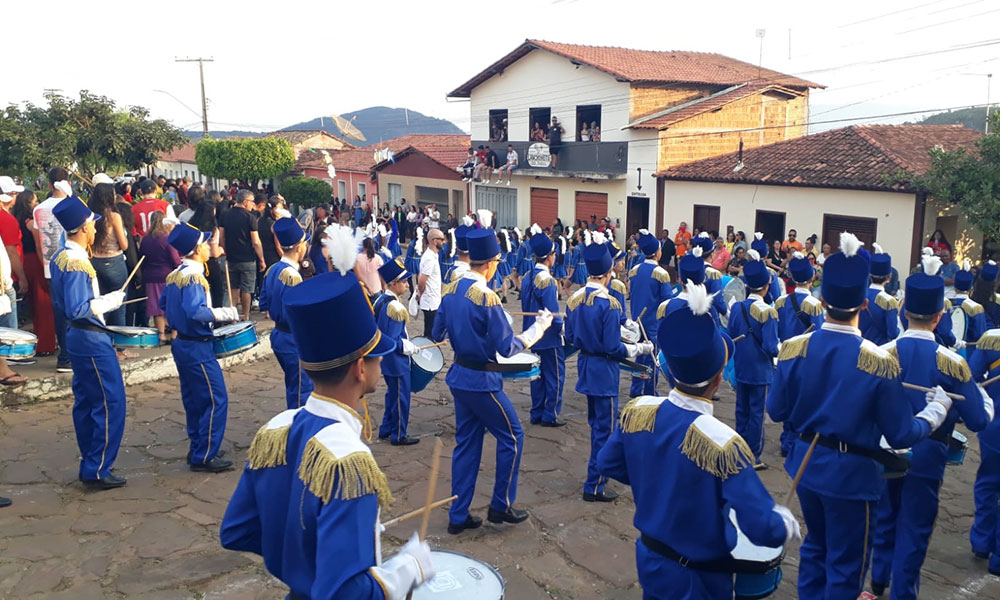 Desfile Cívico de 7 de setembro encanta moradores de Mato Grosso, em Rio de Contas