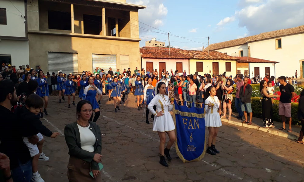 Desfile Cívico de 7 de setembro encanta moradores de Mato Grosso, em Rio de Contas