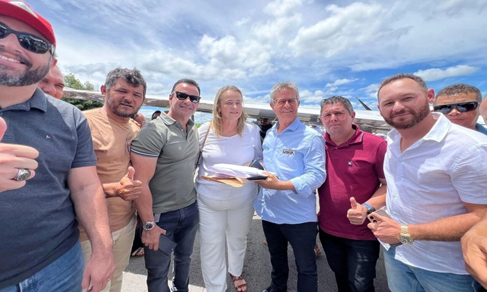 Prefeita de Livramento apresenta demandas de pavimentação durante visita de Jerônimo a Paramirim