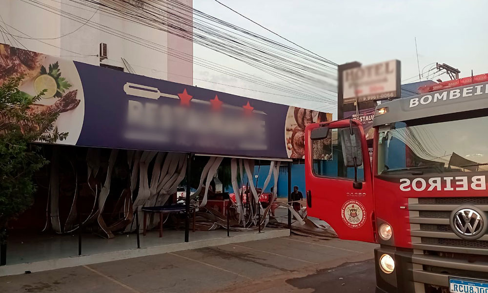 Bombeiros debelam incêndio em restaurante em Luís Eduardo Magalhães