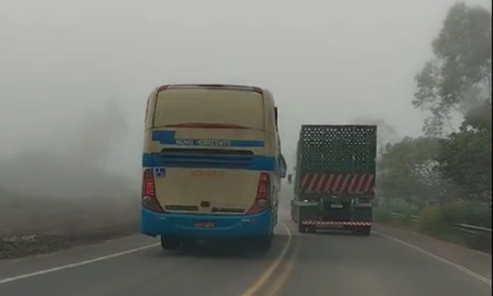 Motorista de ônibus realiza ultrapassagem forçada e por pouco não causa acidente
