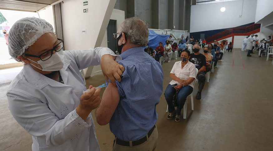 Brasil inicia vacinação contra a dengue com imunizante nacional de dose única