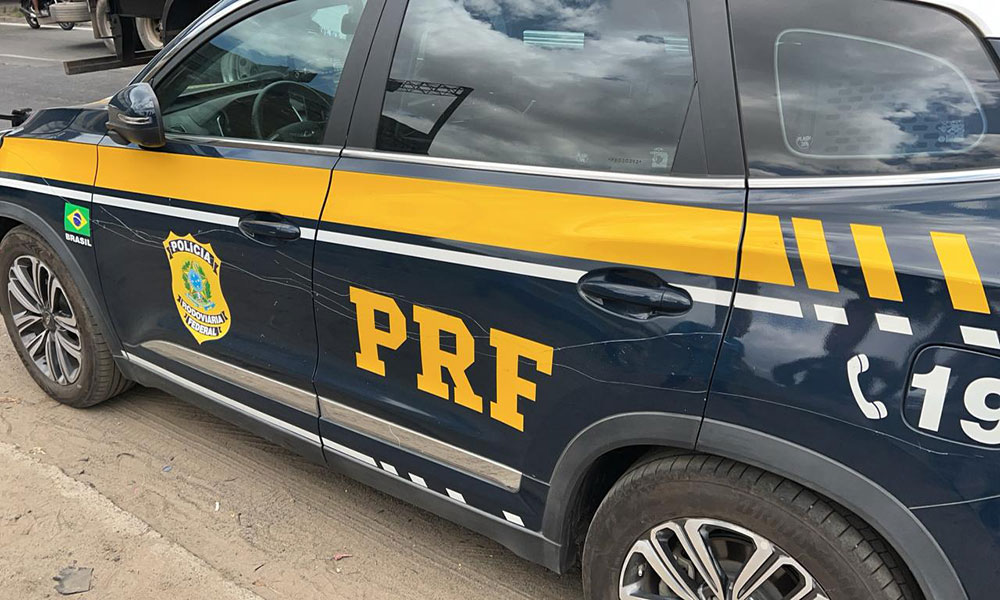 Suspeitos de danificar viatura da PRF são identificados pela Polícia Civil em Feira de Santana