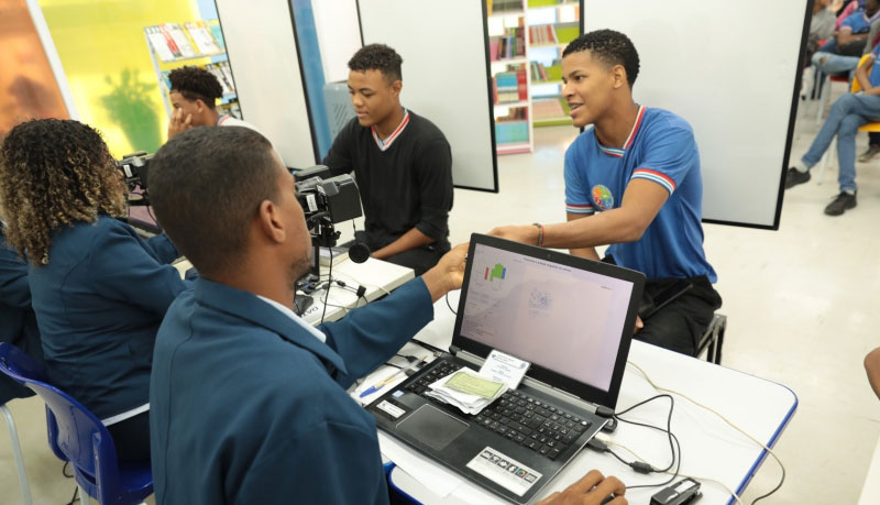 Projeto TRE nas Escolas chega a colégios de Vitória da Conquista e mais três cidades da Bahia
